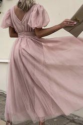 Elegante vestido de noche de malla de encaje sólido con cuello en V